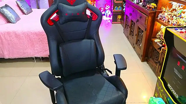 ambarEvans online show from February 5, 2025, 8:25 pm