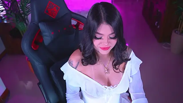 ambarEvans online show from February 17, 2026, 1:13 am