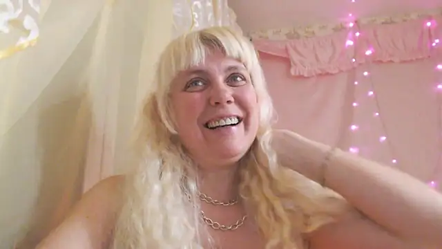 Snapshot of SunnySylvia chatting on February 12, 2026, 6:03 pm SunnySylvia online show from February 12, 2026, 6:03 pm