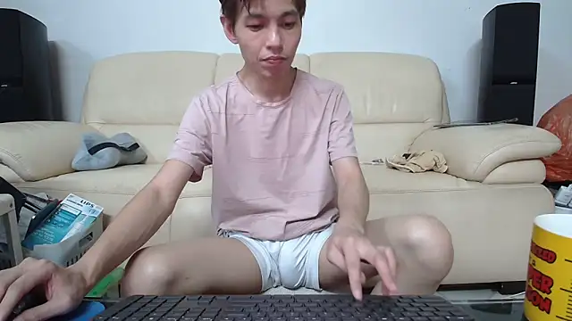 Snapshot of andrewooi chatting on June 3, 2026, 10:51 am andrewooi online show from June 3, 2026, 10:51 am