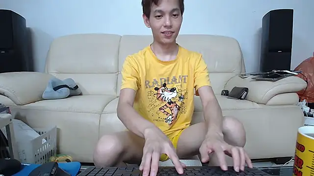 Snapshot of andrewooi chatting on July 12, 2026, 12:51 pm andrewooi online show from July 12, 2026, 12:51 pm