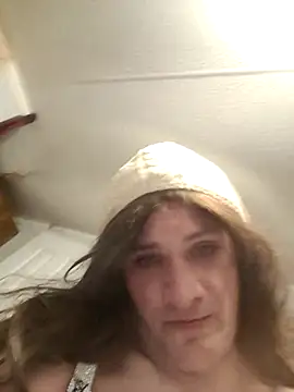 Snapshot of MaddyC6992 chatting on February 1, 2026, 1:04 am MaddyC6992 online show from February 1, 2026, 1:04 am