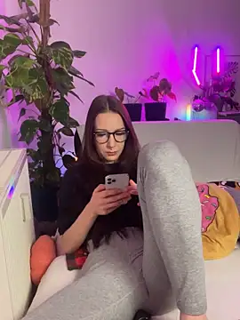 Trixie-Tainted online show from January 8, 2025, 9:42 am