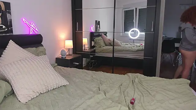 Snapshot of YammyPie chatting on January 22, 2025, 7:25 am YammyPie online show from January 22, 2025, 7:25 am