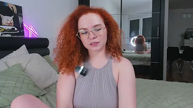 Snapshot of YammyPie chatting on February 25, 2025, 5:47 pm YammyPie online show from February 25, 2025, 5:47 pm