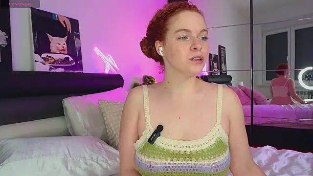 Snapshot of YammyPie chatting on November 23, 2025, 5:57 pm YammyPie online show from November 23, 2025, 5:57 pm