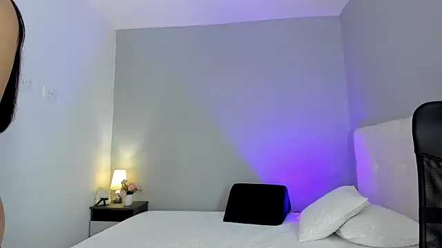 NataliaBuiles online show from March 13, 2025, 8:32 pm