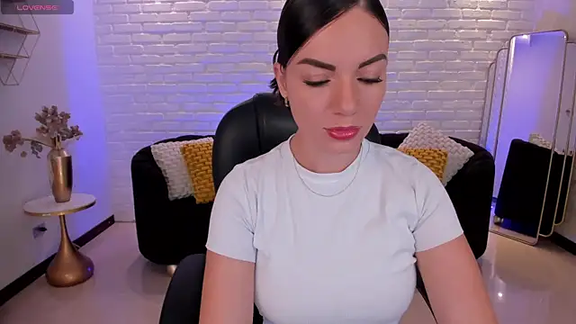 MorganHicks online show from September 13, 2025, 7:46 pm