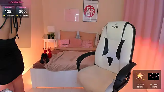 HelenaRegal online show from November 14, 2025, 1:54 pm