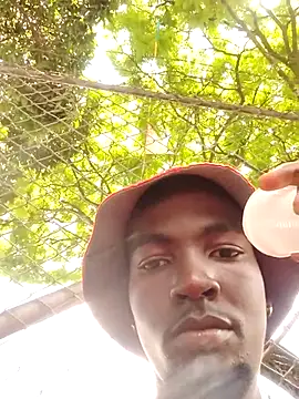 Snapshot of Jheronn28 chatting on October 13, 2025, 5:35 pm Jheronn28 online show from October 13, 2025, 5:35 pm