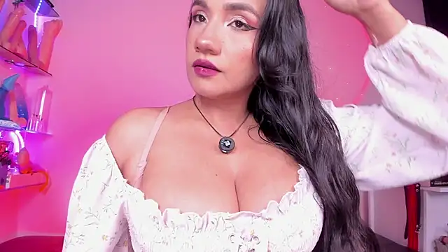 christymilkk online show from November 19, 2025, 12:43 am