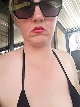 Mllesha74000 online show from May 20, 2026, 1:06 pm