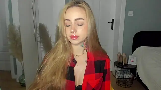 Snapshot of sexyCoralie chatting on May 15, 2026, 6:53 am sexyCoralie online show from May 15, 2026, 6:53 am