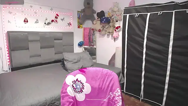 Snapshot of Sharloth_milf chatting on May 17, 2026, 9:11 pm Sharloth milf online show from May 17, 2026, 9:11 pm