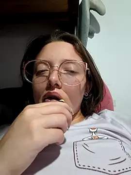 Snapshot of linda-schmidt chatting on June 11, 2026, 3:26 am linda-schmidt online show from June 11, 2026, 3:26 am