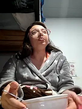 Snapshot of linda-schmidt chatting on June 15, 2026, 12:46 am linda-schmidt online show from June 15, 2026, 12:46 am