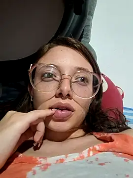 Snapshot of linda-schmidt chatting on June 16, 2026, 4:15 am linda-schmidt online show from June 16, 2026, 4:15 am