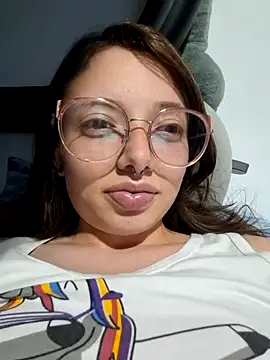 Snapshot of linda-schmidt chatting on June 17, 2026, 3:53 am linda-schmidt online show from June 17, 2026, 3:53 am