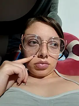 Snapshot of linda-schmidt chatting on July 5, 2026, 4:19 am linda-schmidt online show from July 5, 2026, 4:19 am