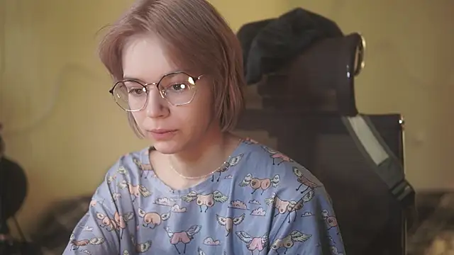 alyssa sweet online show from April 28, 2026, 4:39 am