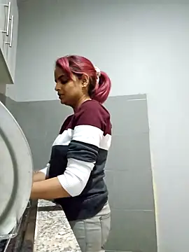 DirtySnowball69 online show from December 18, 2025, 3:18 pm