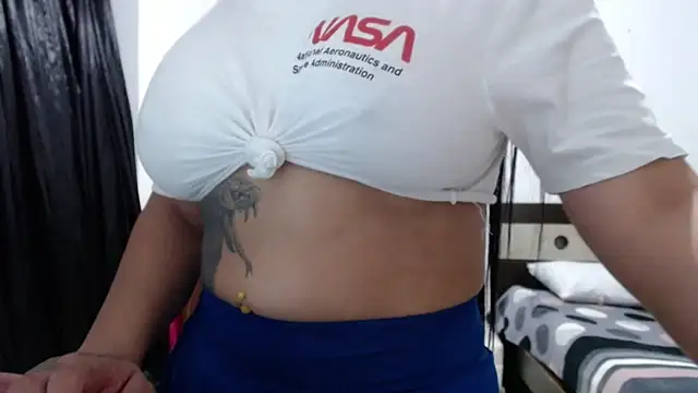 Snapshot of venuz_mendoza20 chatting on February 17, 2026, 2:35 pm venuz mendoza20 online show from February 17, 2026, 2:35 pm