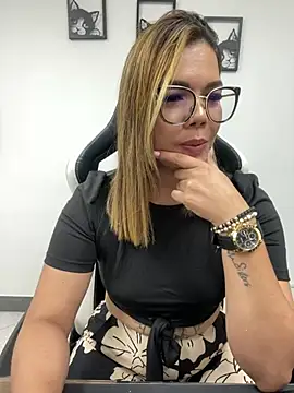 KellyBrooklyn  online show from February 20, 2025, 12:15 pm