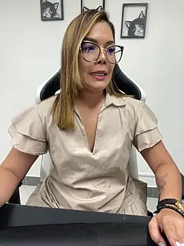 KellyBrooklyn  online show from March 15, 2025, 5:04 pm