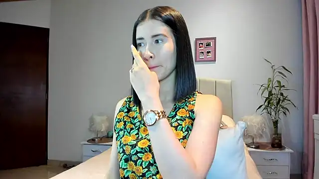 macarena vallejo online show from February 18, 2025, 1:54 am