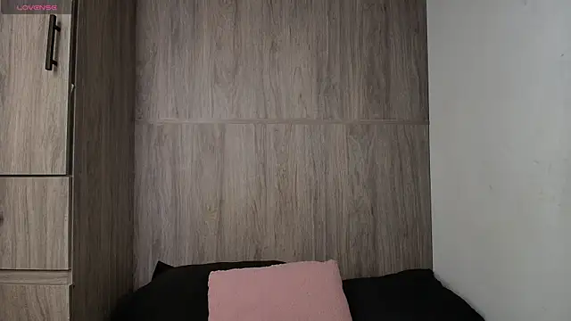 Swetisabella01 online show from March 21, 2026, 1:43 am