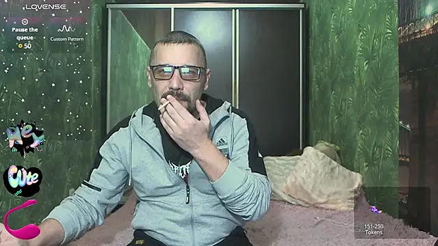 Snapshot of DanielOhCool chatting on December 14, 2024, 6:20 pm DanielOhCool online show from December 14, 2024, 6:20 pm