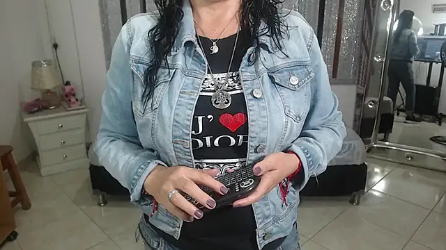 mijal queen online show from February 7, 2025, 2:29 am