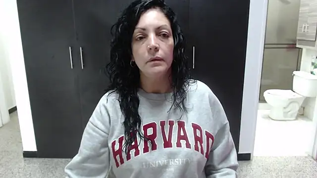 mijal queen online show from November 15, 2025, 3:26 am