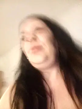 Snapshot of Leanne43 chatting on April 18, 2026, 9:15 pm Leanne43 online show from April 18, 2026, 9:15 pm