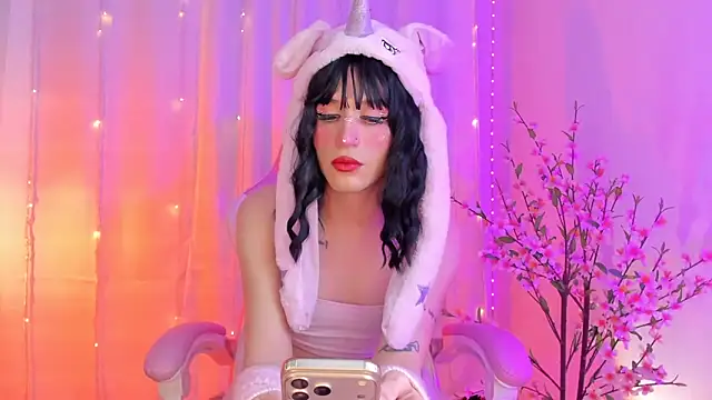 rosseblondee online show from April 13, 2026, 8:36 pm