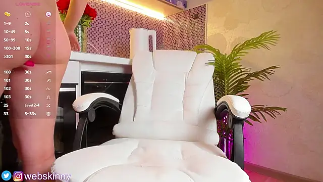 Snapshot of Top_Skinny chatting on February 26, 2025, 12:27 am Top Skinny online show from February 26, 2025, 12:27 am