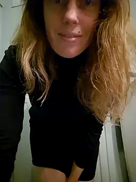 Snapshot of MissLilooo chatting on December 2, 2024, 7:49 pm MissLilooo online show from December 2, 2024, 7:49 pm