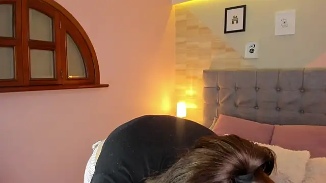 Snapshot of _Abril_W chatting on February 5, 2026, 10:03 pm Abril W online show from February 5, 2026, 10:03 pm