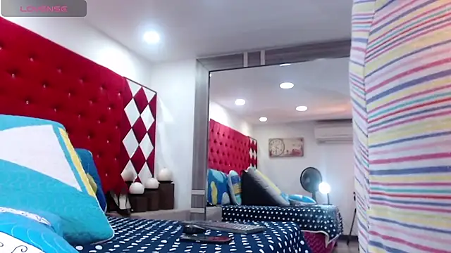 TamyJhonson online show from November 20, 2025, 1:11 pm