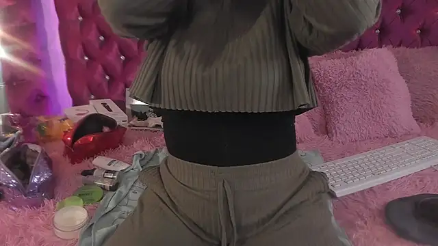 Snapshot of Nara_belen chatting on October 18, 2025, 4:15 am Nara belen online show from October 18, 2025, 4:15 am