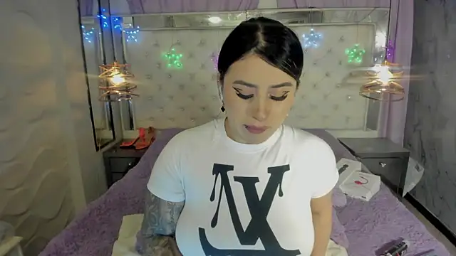 Snapshot of Nara_belen chatting on December 18, 2025, 3:23 am Nara belen online show from December 18, 2025, 3:23 am