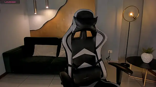 EllaClark online show from January 9, 2025, 7:40 pm