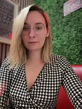 The Snowwhitee online show from March 17, 2025, 7:15 pm