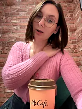 The Snowwhitee online show from October 3, 2025, 7:11 pm