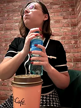 The Snowwhitee online show from October 11, 2025, 7:12 pm