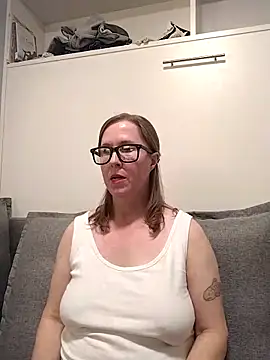 SweetandNaughty1 online show from December 3, 2025, 3:03 am