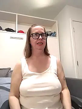 Snapshot of SweetandNaughty1 chatting on March 11, 2026, 4:02 pm SweetandNaughty1 online show from March 11, 2026, 4:02 pm