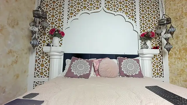 Snapshot of AleshaArabian chatting on January 17, 2026, 5:23 am AleshaArabian online show from January 17, 2026, 5:23 am