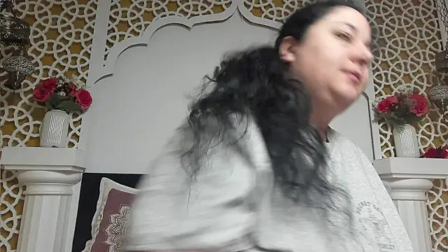 Snapshot of AleshaArabian chatting on February 16, 2026, 5:03 am AleshaArabian online show from February 16, 2026, 5:03 am