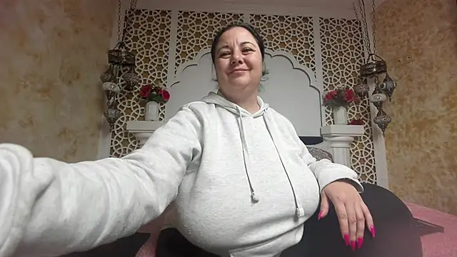 Snapshot of AleshaArabian chatting on February 18, 2026, 5:36 am AleshaArabian online show from February 18, 2026, 5:36 am